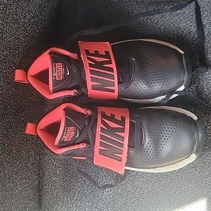 Nike girls basketball shoes size 4